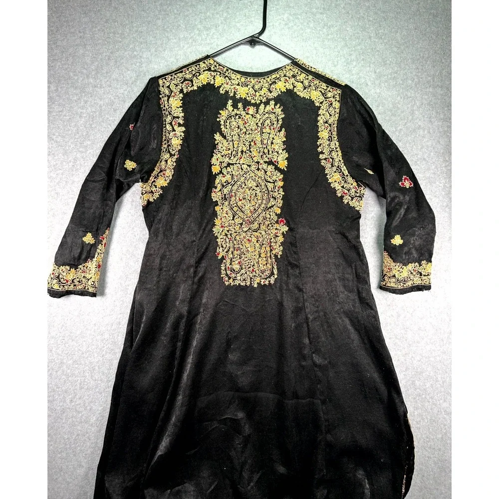 Vintage Womens Gown Black Velvet Embroidered Floral Stretch Round Neck Pullover